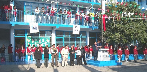 alumnos en el colegio la paz